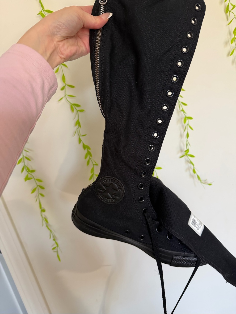 Black high converse sneakers - Picture 4 of 5